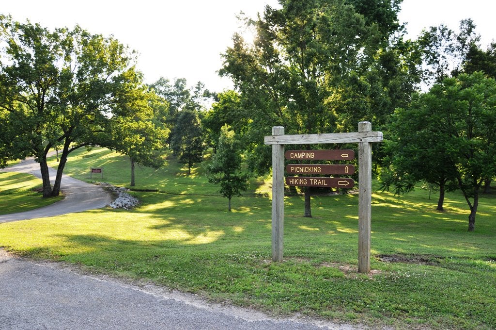 Sign Welcome to Lake Poinsett State Park.